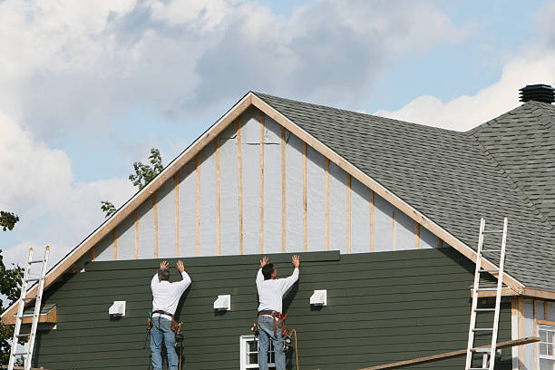 Professional Siding technician working in Medinah, IL